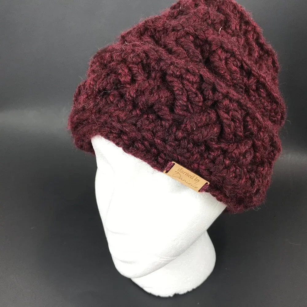 Acrylic/wool blend hand knit Cap/beanie with ponytail hole